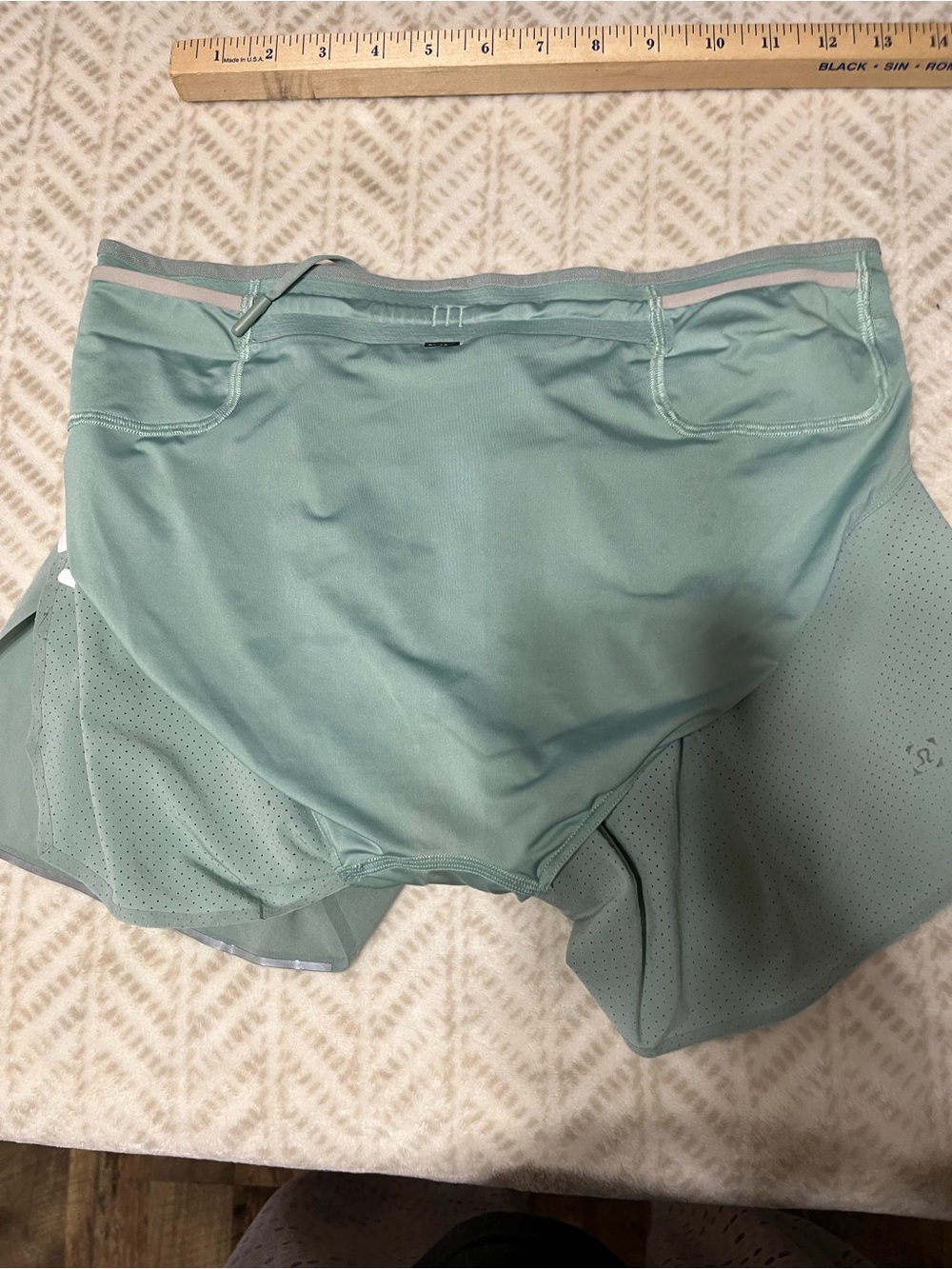 Lululemon Medium Women’s Lightweight Mint Green Running Shorts - Picture 8 of 8